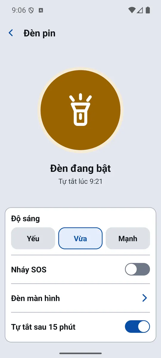 Đèn pin với công tắc lớn và các mức độ sáng
